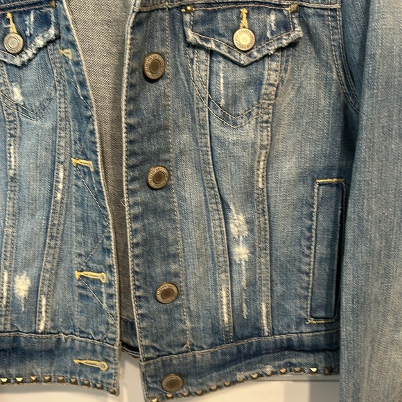 American Eagle Distressed Denim Jacket. - Picture 2 of 6